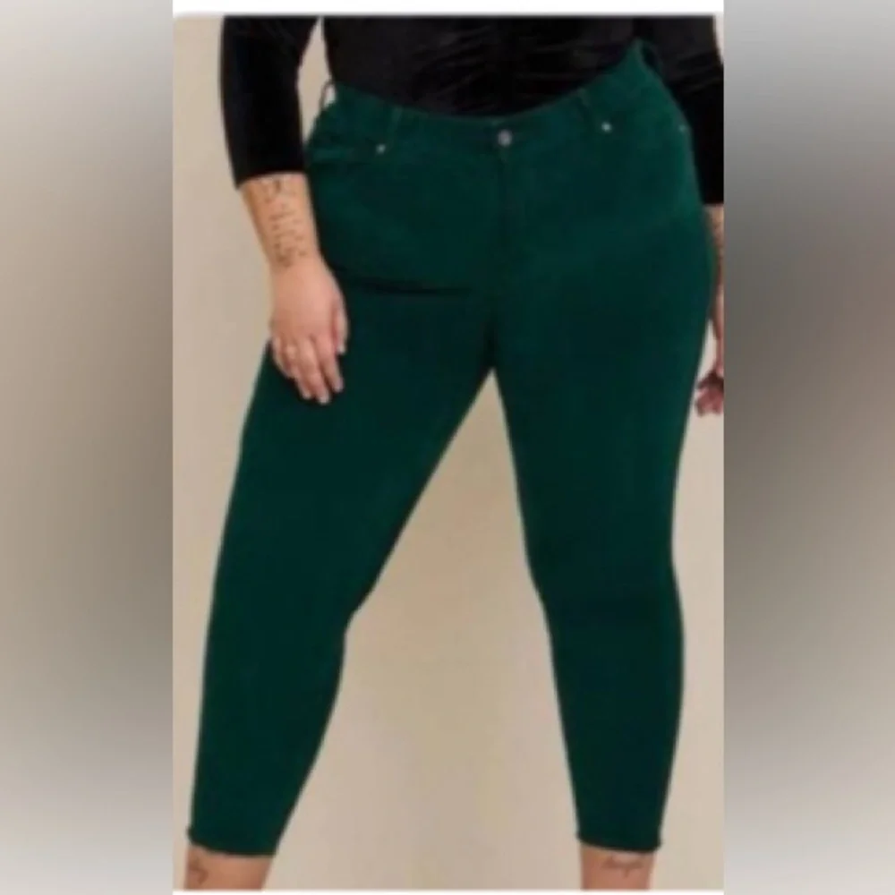 Torrid Bombshell Skinny Corduroys. NWT